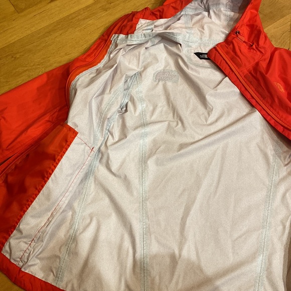 North face women’s windbreaker in neon red - Picture 5 of 12